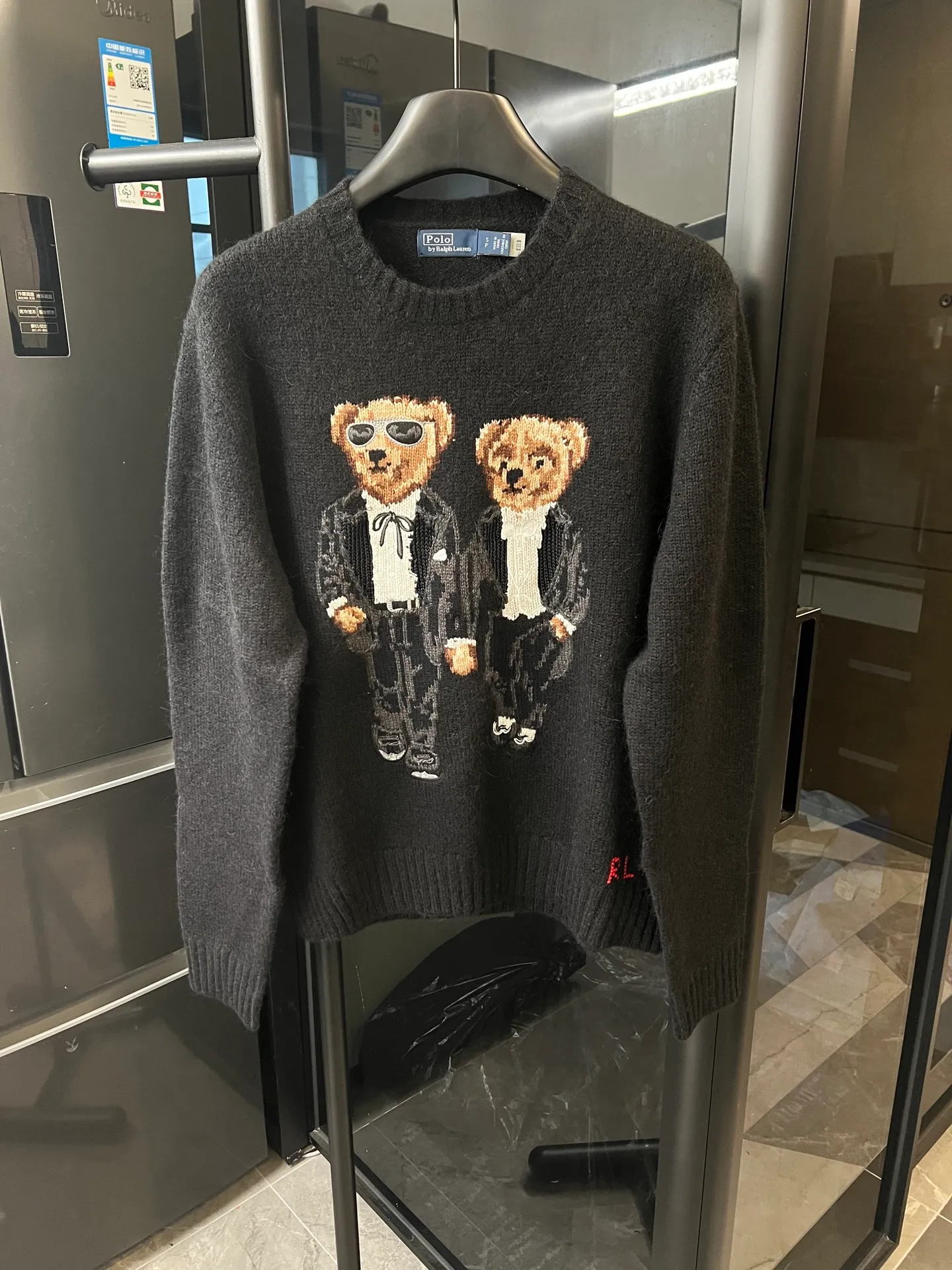 P550 [Next day] Rah Lauren 25SS autumn and winter teddy bear wool blended sweater (black) Everyday casual cartoon bear knitted sweater! The simple solid color design is a knitted sweater that shows off its appearance. The round neck/cuffs/hem are all ribbed. Size: s m l xl xxl. Please check picture 9 for detailed sizes.